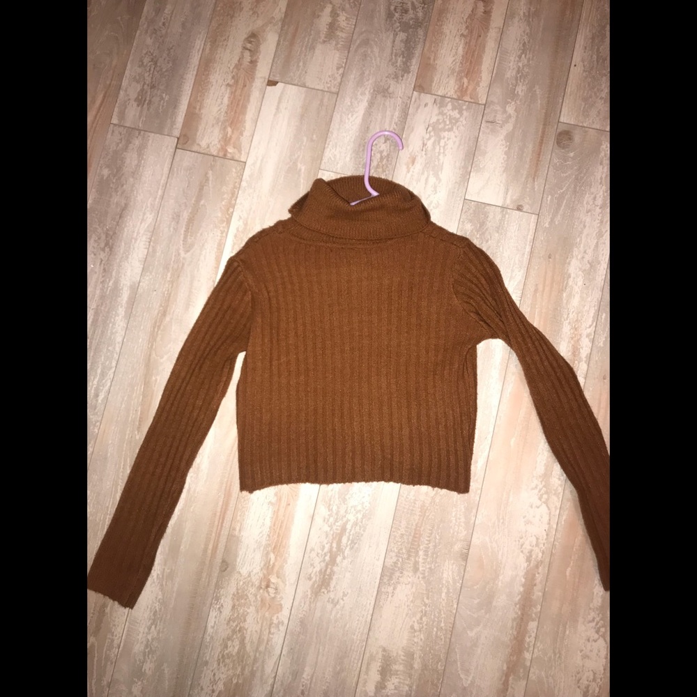 crop top sweater.
